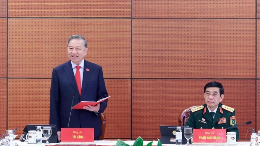 Group discussions on documents submitted to 14th National Party Congress